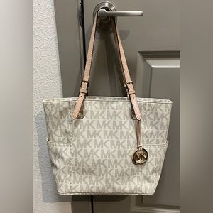 Michael Kors Jet Set Tote Bag